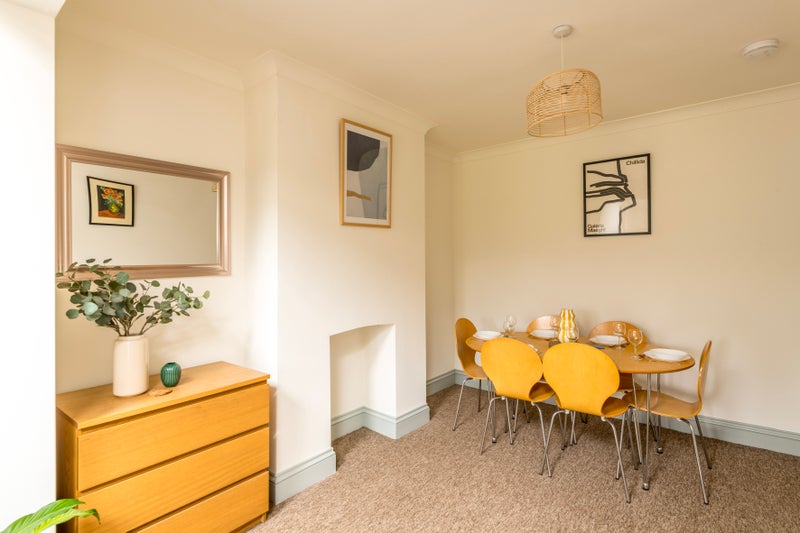 Double Room Near MOD and Airbus - View 4