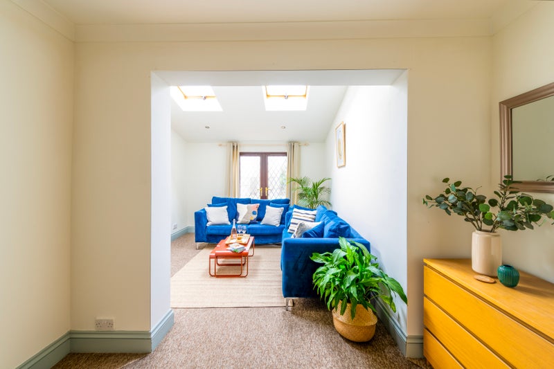Double Room Near MOD and Airbus - View 6