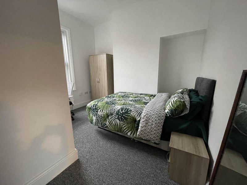 Photo 1: Room 3, 23 Oxhey St