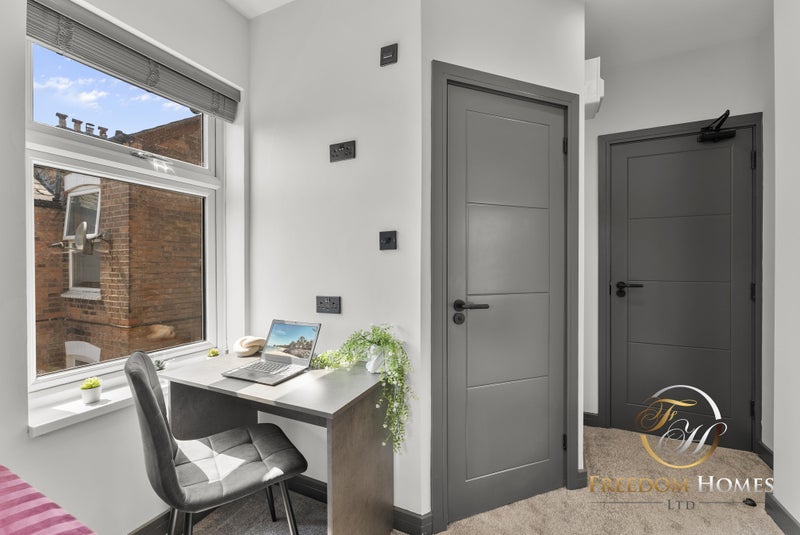 Apartment in Gedling, Nottinghamshire - View 6