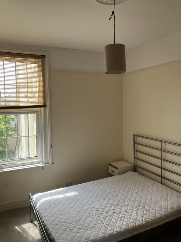 Photo 1: Double Bedroom available