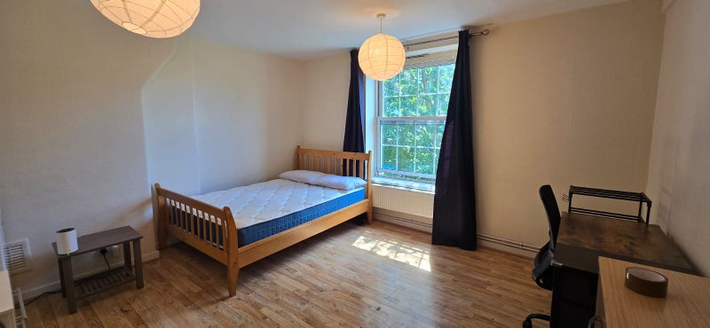 Photo 1: King-Size Room