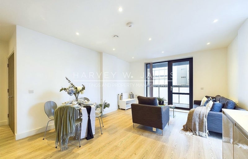 Double Room to let - View 6