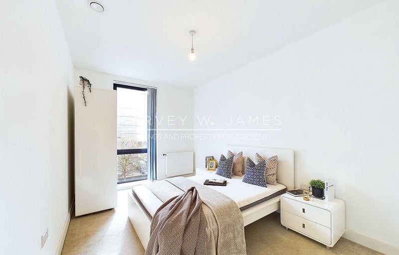 Double Room to let - View 2