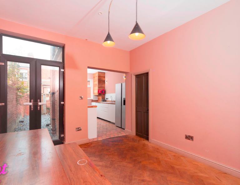Apartment in Manchester, Victoria Park, Chorlton-on-Medlock - More