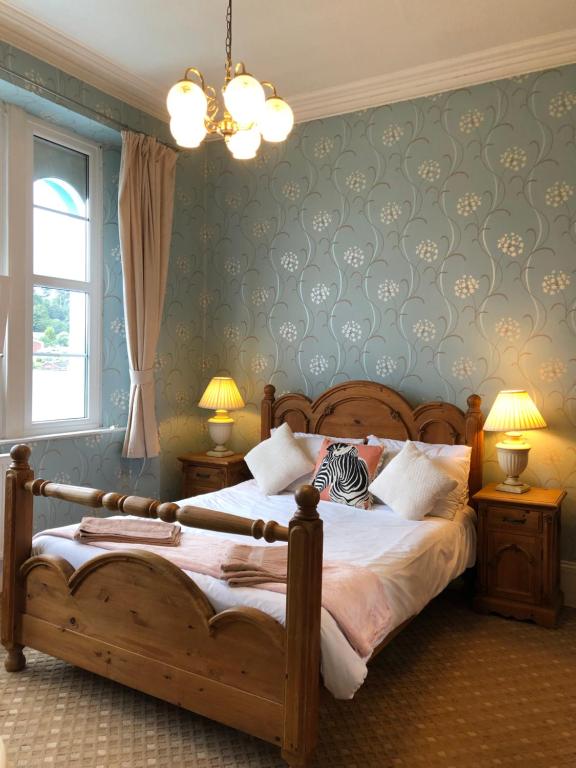 Photo 1: Room 6