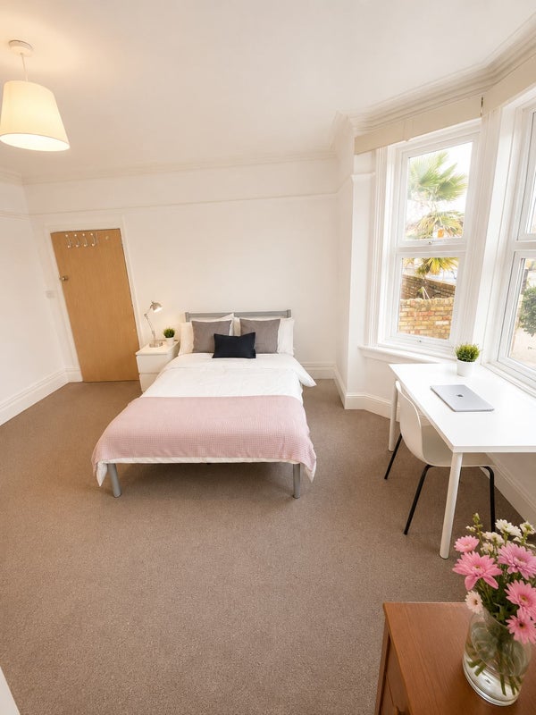 Apartment in Cambridge, Lynfield Court, Chesterton - More