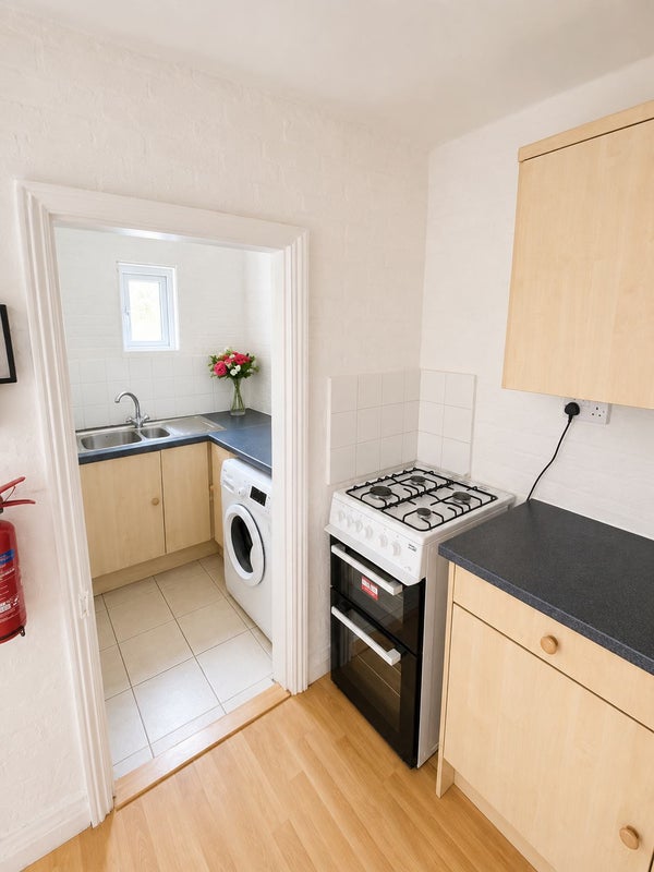 Apartment in Cambridge, Lynfield Court, Chesterton - View 4