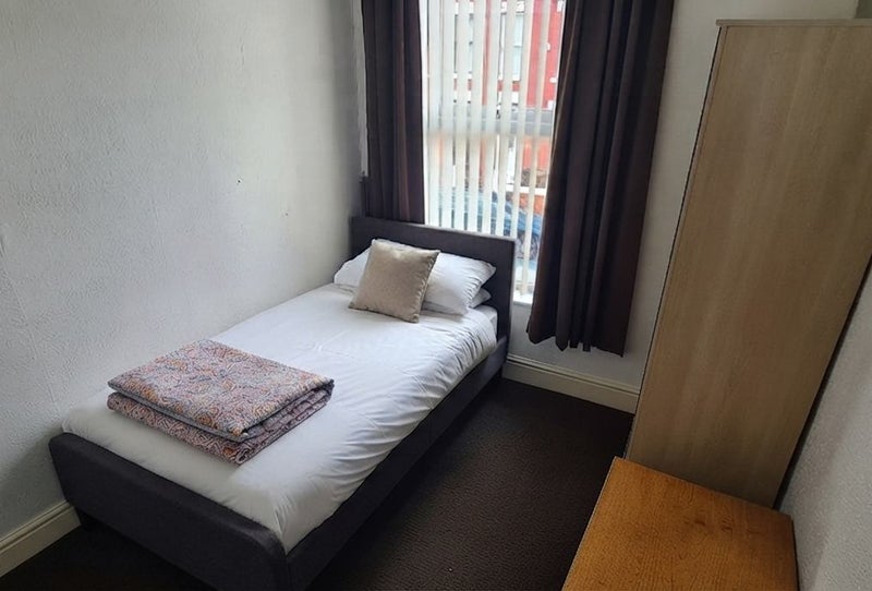 Apartment in Sefton, Liverpool City Region - View 2