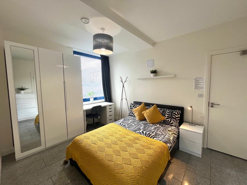 Modern room with bills included - Beeston, Beeston