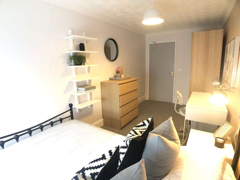 Apartment in Southampton - View 4