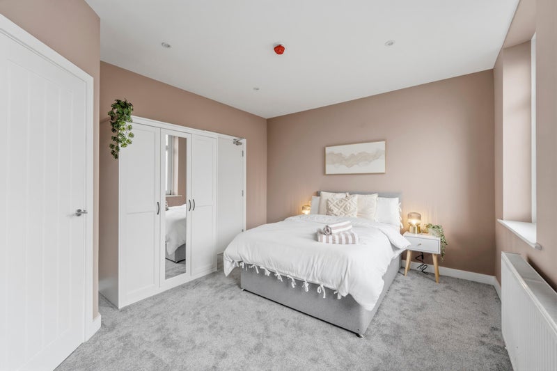 Photo 1: Room 3 