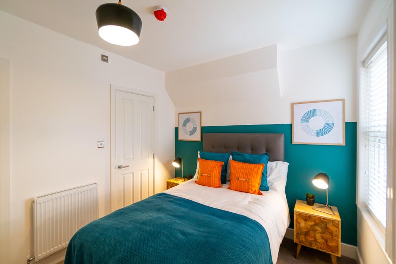 Photo 1: Room 4