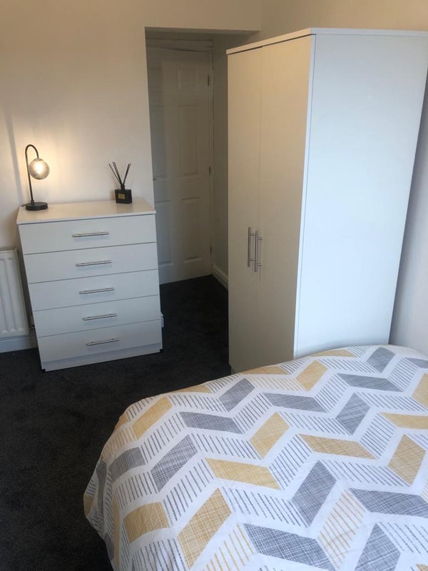 Modern Room to Rent - Town Centre - View 4