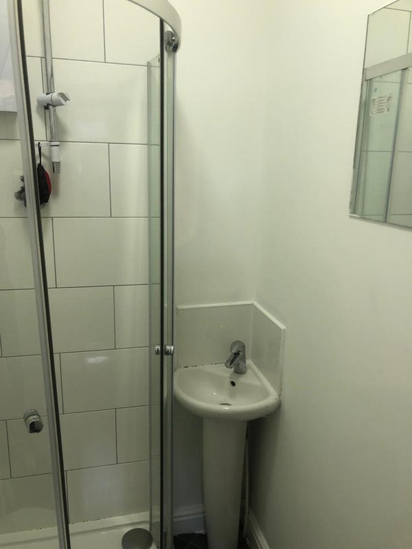 Modern Room to Rent - Town Centre - View 6