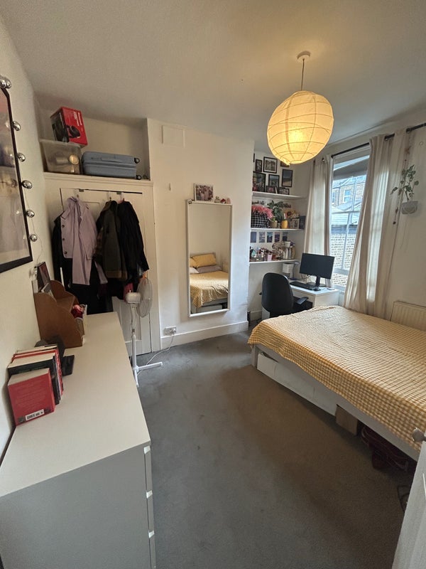 Photo 1: Bedroom