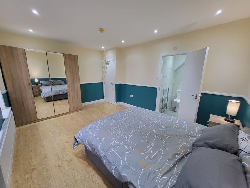 Photo 1: Room 2