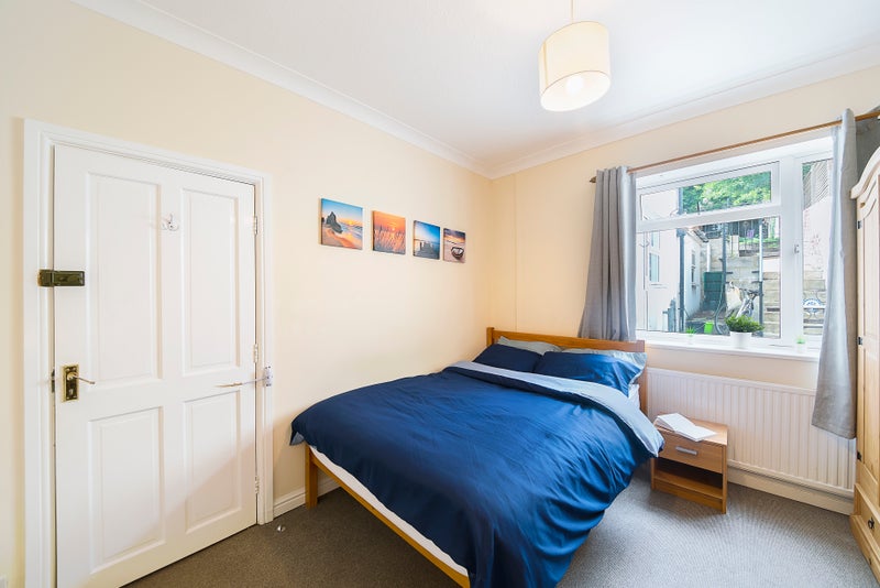 Photo 1: Bedroom 1