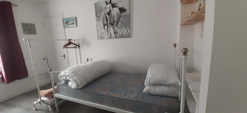 Photo 1: Bedroom, door to ensuite 
