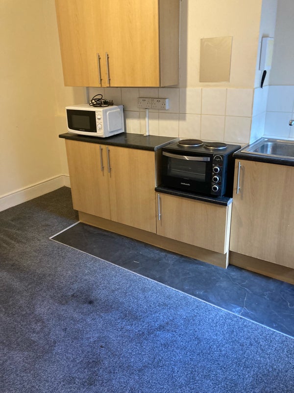Apartment in Eastbourne, East Sussex - View 3