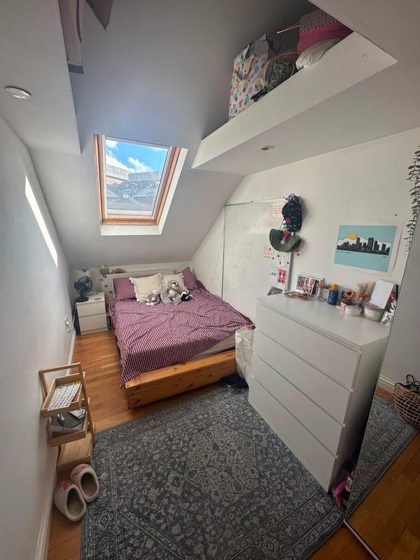 Photo 1: Room 1