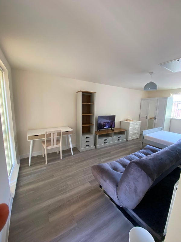 Photo 1: First bedroom for £1000