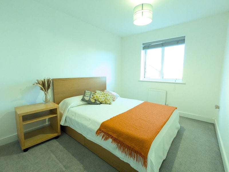 Photo 1: Room 2