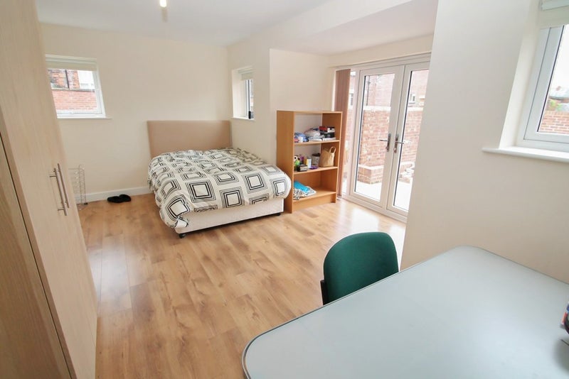 Apartment in Leeds, Little Woodhouse, Hyde Park, Leeds