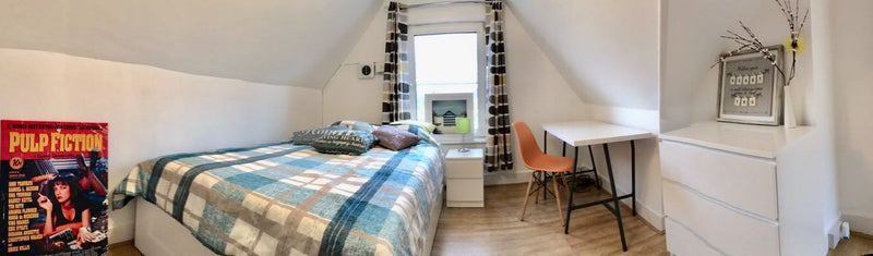 Photo 1: Bright fully furnished room