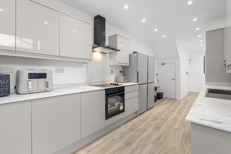 Apartment in Sandwell, West Midlands - View 2