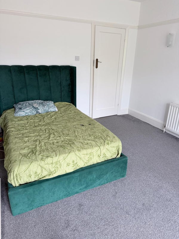 Photo 1: Bedroom