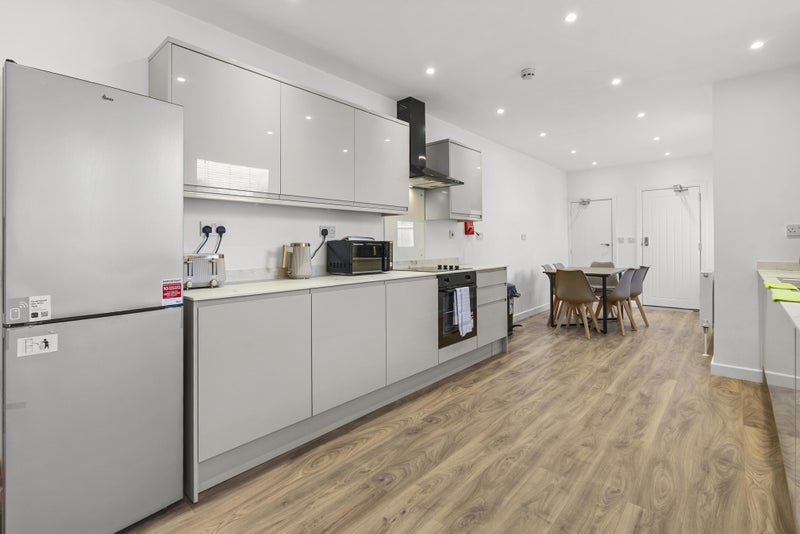 Apartment in Sandwell, West Midlands - View 2