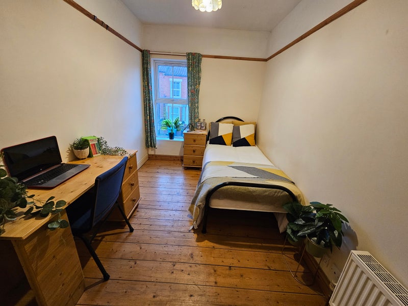 Photo 1: Upstairs front left room
