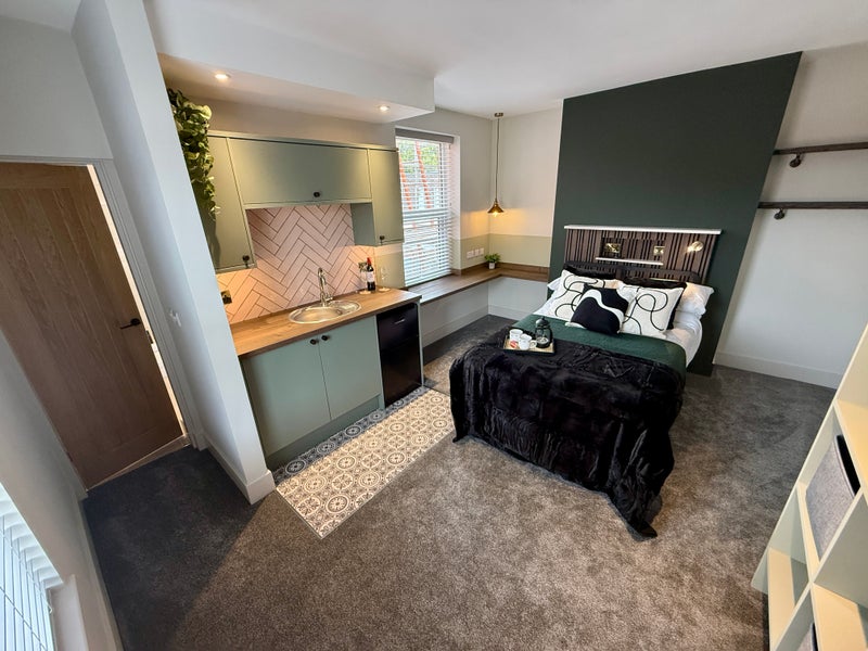 Photo 1: Studio 1