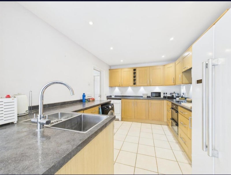 Apartment in Aylesbury, Buckinghamshire - More