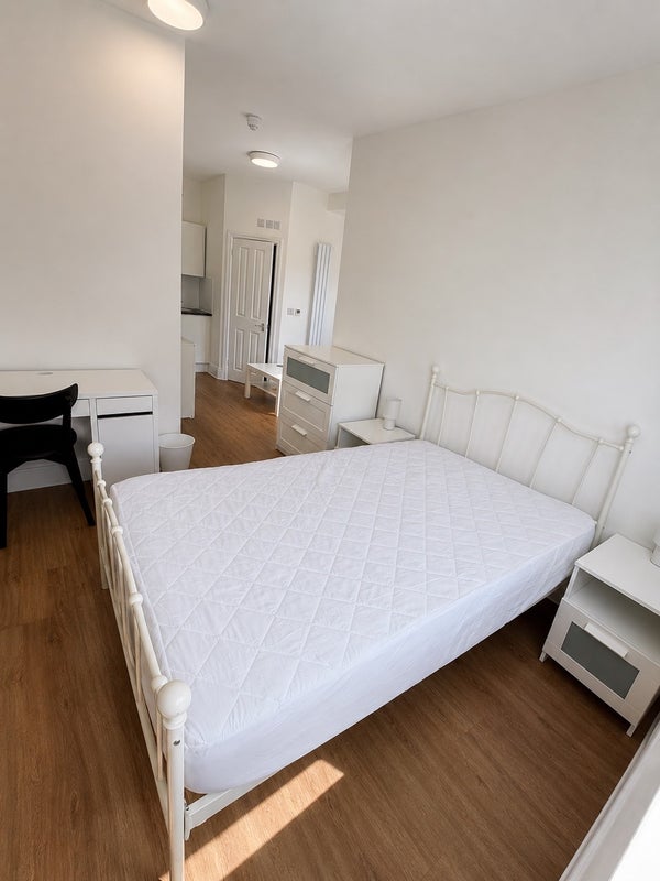 Photo 1: Room 3