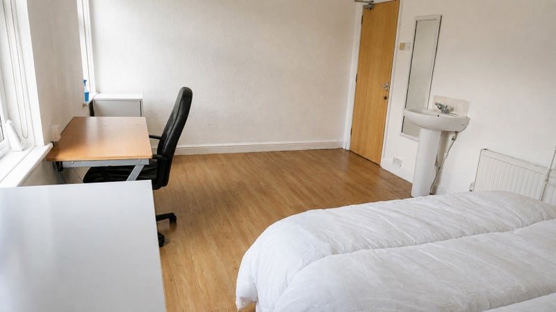 Apartment in Wolverhampton, West Midlands - View 4