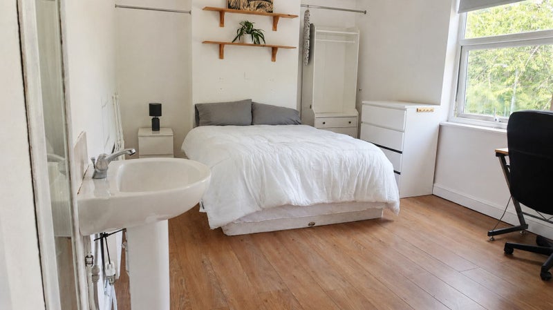 Apartment in Wolverhampton, West Midlands - View 2
