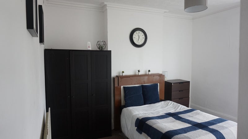 Apartment in Wolverhampton, Penn - View 2