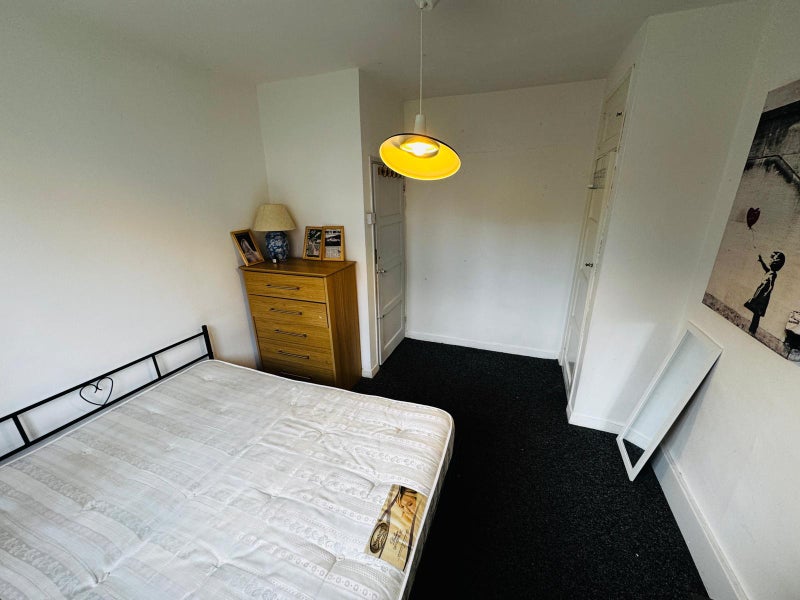 Photo 1: Room 2
