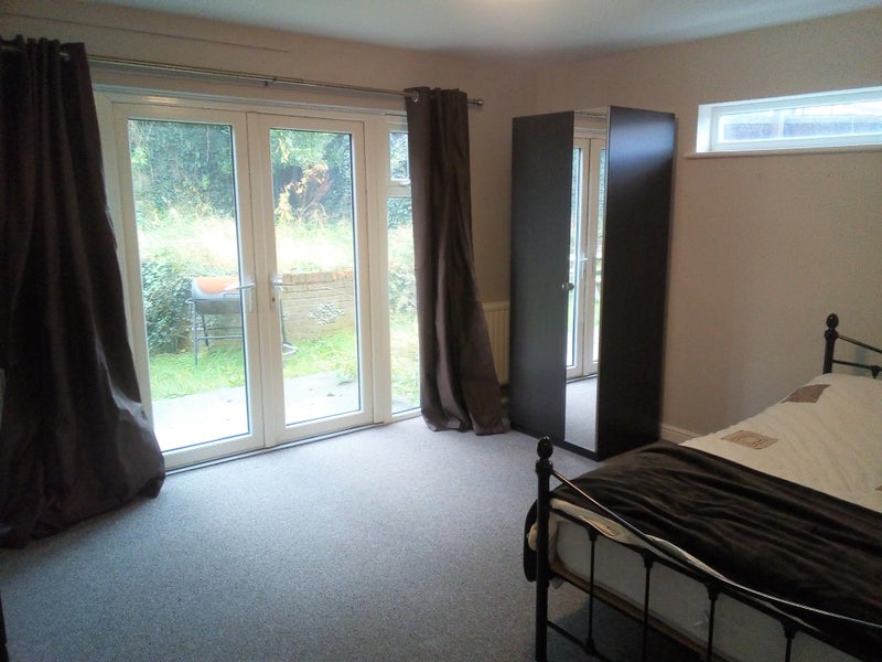 Photo 1: Bedroom