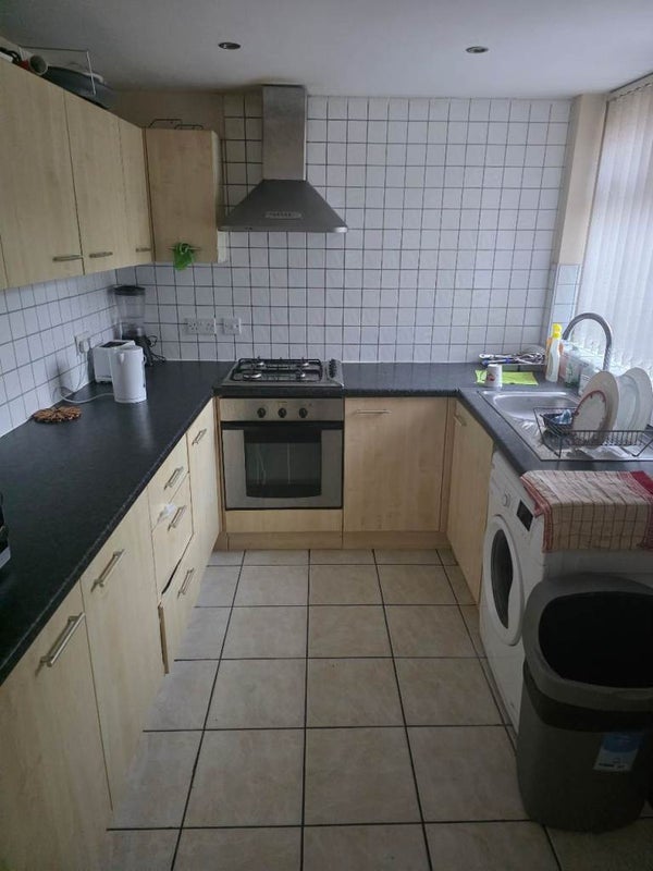 Apartment in Manchester, Victoria Park, Rusholme - View 4