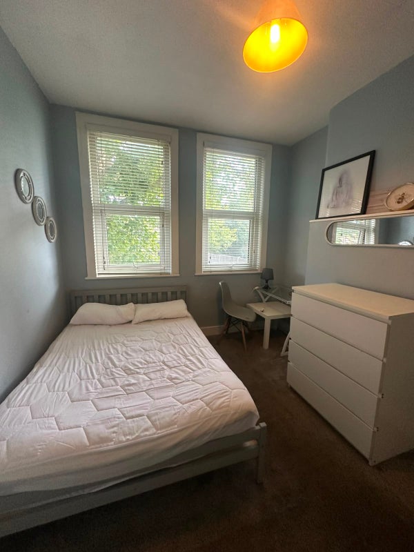 Photo 1: Bedroom