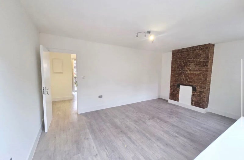 Photo 1: Living room 