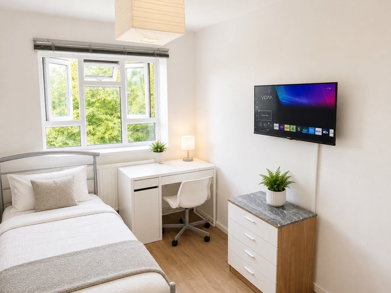 Apartment in London, London Borough of Tower Hamlets - View 2