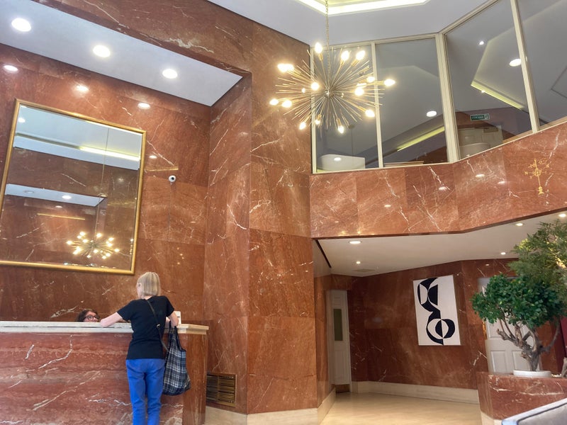 Photo 1: Concierge