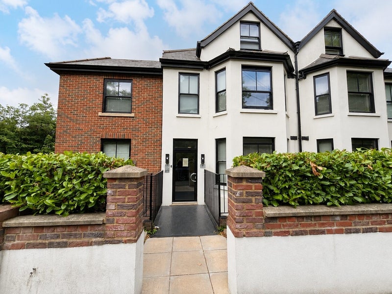 Photo 1: Exterior 
