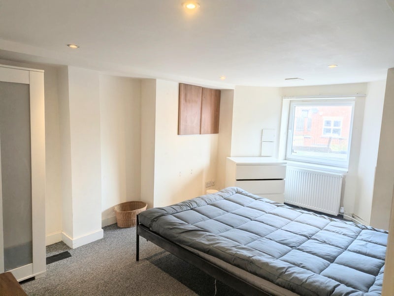 Photo 1: Bedroom 5
