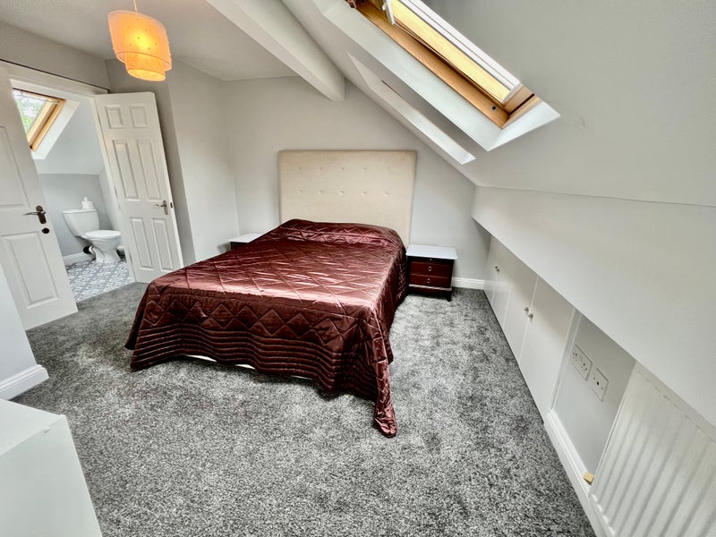 Photo 1: Bedroom