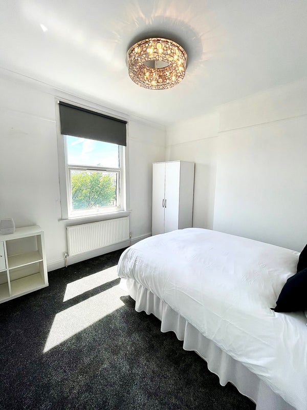 Apartment in London, London Borough of Brent - More